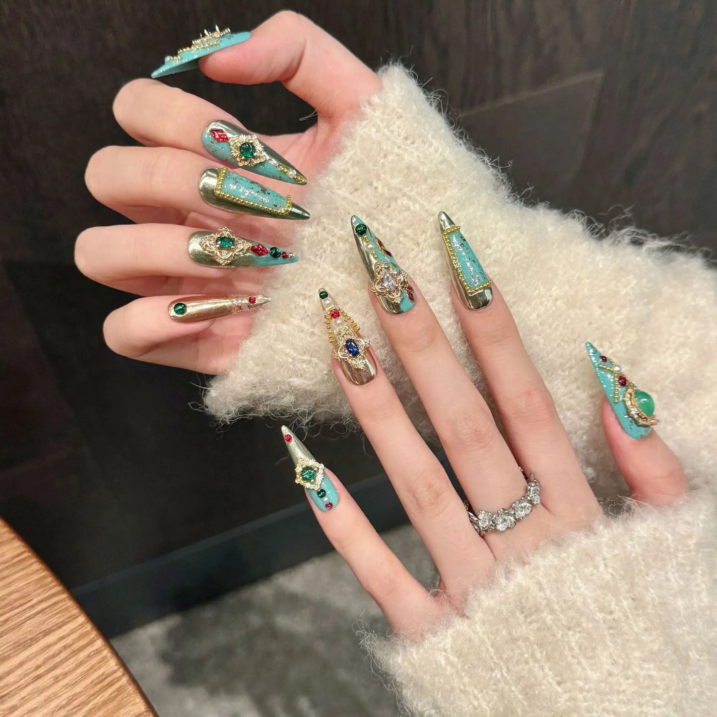 Rey Markeble Luxury Press-On Nails – Green Stiletto Tips with Gold Foil & Chain